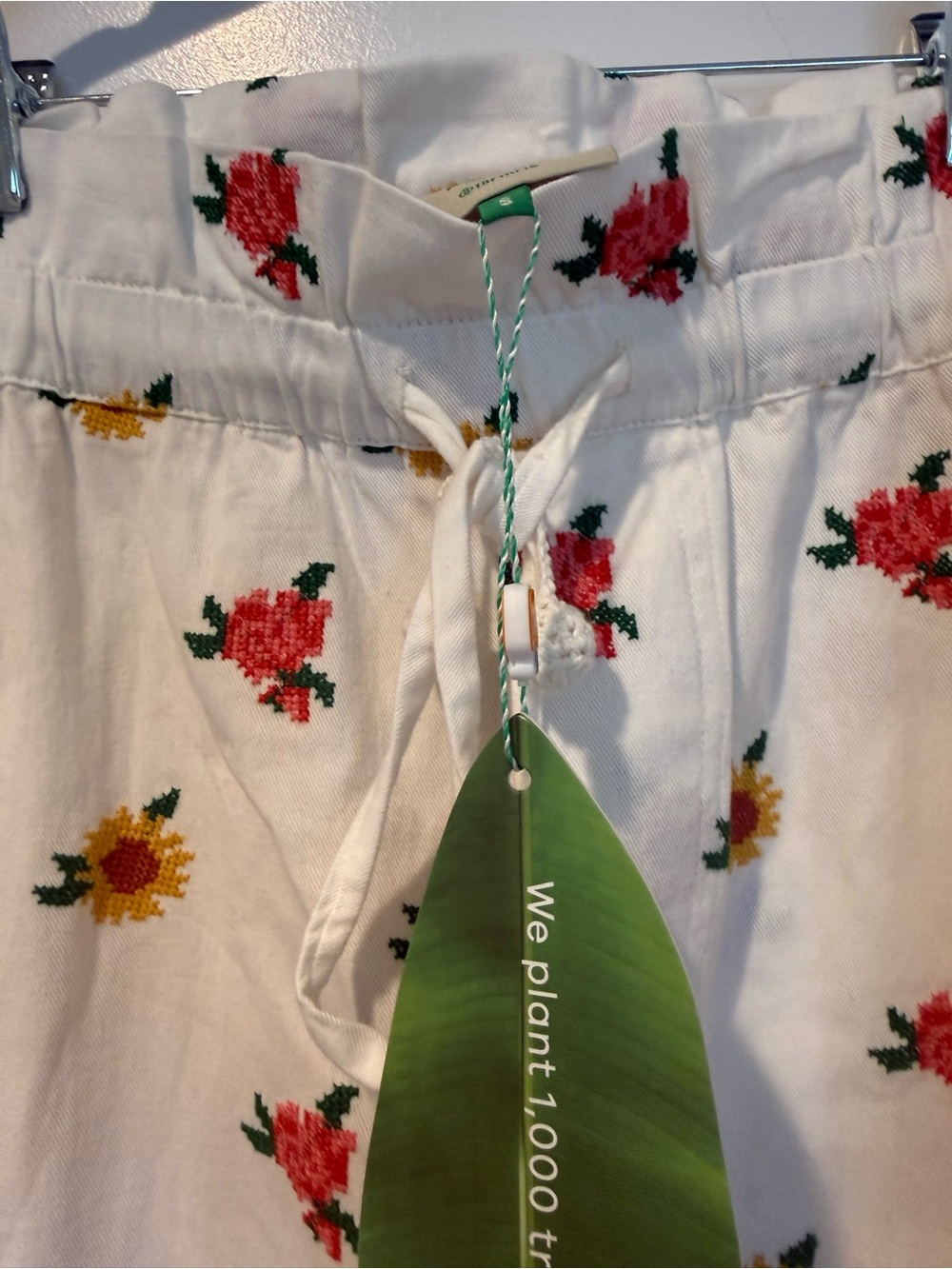 FARM Rio Embroidered Flowers Crop Top & Pants Set - Picture 8 of 12